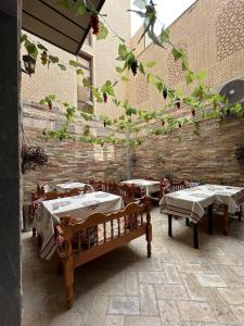 Εστιατόριο ή άλλο μέρος για φαγητό στο New Hotel Guli +66 φωτογραφίες