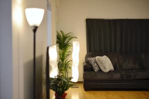 Posezení v ubytování CONDOMINIUM Yomitan 蔵