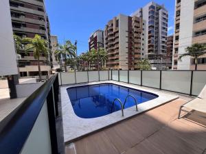 Bazén v ubytování Excelente Apt na Ponta Verde nebo v jeho okolí