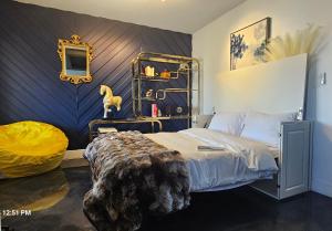 a bedroom with a large bed with ailded headboard at 5 Bdr 4 Bth Walk to Old Town 12 min Airport POOL table in Scottsdale