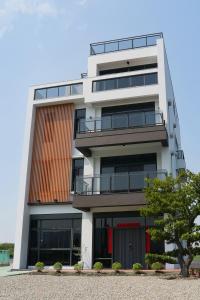 Chün-hsinにあるRichen Shanshanの白い建物