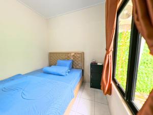 Katil atau katil-katil dalam bilik di Bogor Serenity Family Guest House