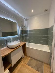 Ένα μπάνιο στο Appartement 6 pers totalement rénové +22 φωτογραφίες