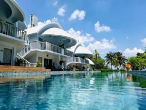 Bazén v ubytování Arawan Beach Resort Krabi nebo v jeho okolí