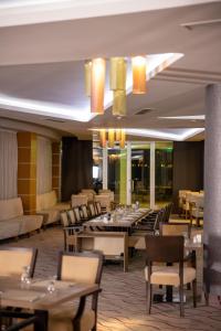Posezení v ubytování Anemon Grand Adana Otel