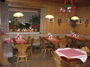 מסעדה או מקום אחר לאכול בו ב-Albergo Miravalle