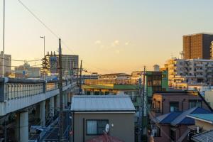 Vista generica su Tokyo o vista sulla città dall'interno della villa