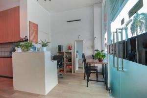 Kuchyň nebo kuchyňský kout v ubytování OYO 1162 Chalong Home Place