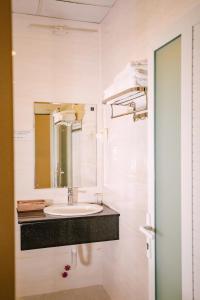 Ένα μπάνιο στο Thanh Do Hotel