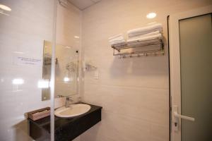 Ένα μπάνιο στο Thanh Do Hotel