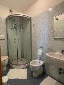 A bathroom at B&B Villa Marinetti Még 37 kép