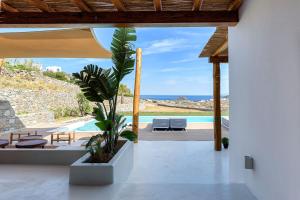 カラファティスにあるVilla Yaseminのプールビューの家