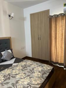 Postel nebo postele na pokoji v ubytování Golden Palms Studio Apartment