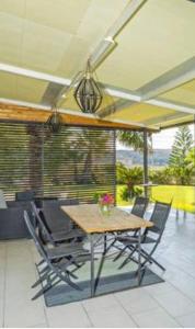 A balcony or terrace at Villa Green garden
