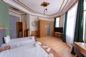Posteľ alebo postele v izbe v ubytovaní Nea Metropolis