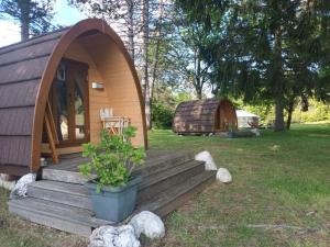a wooden deck with a yurt in a yard at Cabane en bois POD 1 in Champfromier