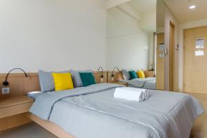 Postel nebo postele na pokoji v ubytování Gala by TwoSpaces Studio at TreePark Apartment + 12 fotografií
