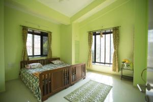 Postel nebo postele na pokoji v ubytování Amaltas 3BHK Villa