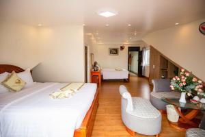 Ένα ή περισσότερα κρεβάτια σε δωμάτιο στο Thanh Do Hotel