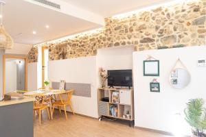a kitchen and dining room with a table and chairs at Le Mattoni 2 in Menton