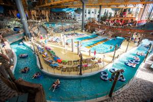 an overhead view of a water park with people in it at La cigogne d'Alsace 2 in Sélestat