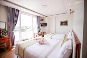 Ένα ή περισσότερα κρεβάτια σε δωμάτιο στο Thanh Do Hotel