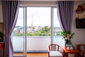 Μπαλκόνι ή βεράντα στο Thanh Do Hotel