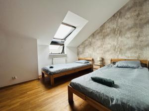 Postel nebo postele na pokoji v ubytování Apartament Słoneczny 2