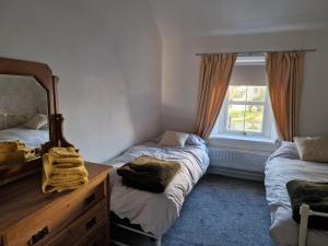 Un pat sau paturi într-o cameră la Victoria Cottage