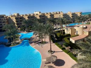 Swimmingpoolen hos eller tæt på vintage sea view apartment