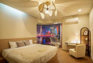 Katil atau katil-katil dalam bilik di 重庆暖余江景民宿 Chongqing Nuanyu River View Hotel