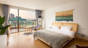 Katil atau katil-katil dalam bilik di 重庆暖余江景民宿 Chongqing Nuanyu River View Hotel