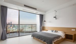 Katil atau katil-katil dalam bilik di 重庆暖余江景民宿 Chongqing Nuanyu River View Hotel