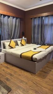 Letto o letti in una camera di Hotel Jafson Accommodates