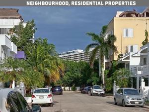 El barrio en el que está la casa de huéspedes o un barrio cercano