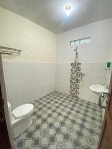 Ένα μπάνιο στο Sri Sedana Guest House