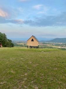 Příroda nedaleko luxury tent + 6 fotografií