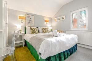 a bedroom with a large bed and a window at River cabin & Mills Cottage in Henley on Thames