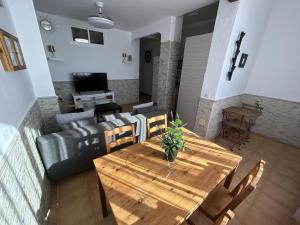 Televízia a/alebo spoločenská miestnosť v ubytovaní Apartamento frente al Mar Pedregalejo
