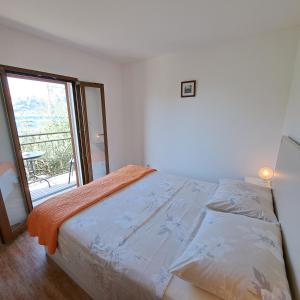 Postel nebo postele na pokoji v ubytování Apartments Lora