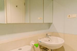 Fotografie z fotogalerie ubytování Fancy and Nice 1BR Apartment at Silkwood Residence By Travelio v destinaci Tangerang