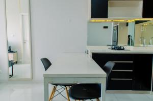 Fotografie z fotogalerie ubytování Fancy and Nice 1BR Apartment at Silkwood Residence By Travelio v destinaci Tangerang