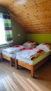 Postel nebo postele na pokoji v ubytování Nad Zalewem