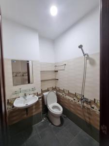 Ένα μπάνιο στο Phòng trọ đầy đủ tiện nghi gần biển Mân Thái