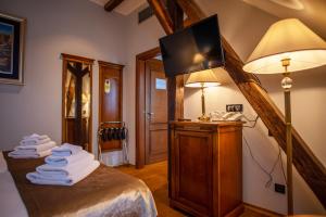TV a/nebo společenská místnost v ubytování Hotel Dvorac Jurjevec
