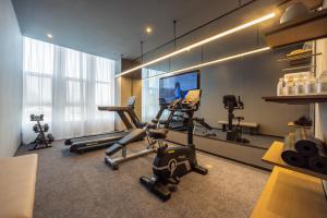 Fitness centrum a/nebo fitness zařízení v ubytování Atour Hotel Yinchuan Lijing Lake Jiefang Road