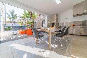 Una cocina o cocineta en Villa Geranios