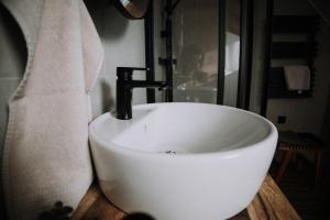 A bathroom at Mushrooms Malomszállás