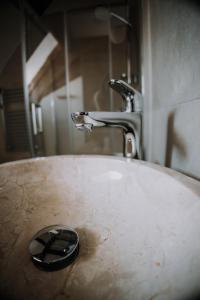 A bathroom at Mushrooms Malomszállás