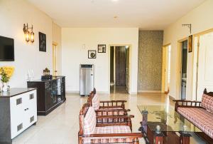 Refined 3BR Independent Apt in Tricity Mohali的厨房或小厨房